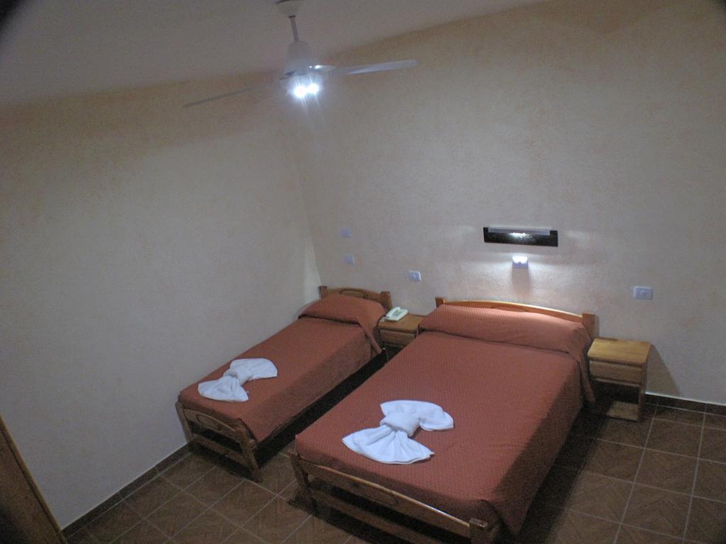 Hotel Los Cedros บัวโนสไอเรส ภายนอก รูปภาพ