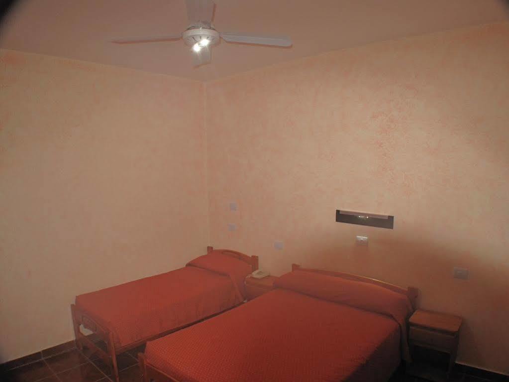 Hotel Los Cedros บัวโนสไอเรส ภายนอก รูปภาพ