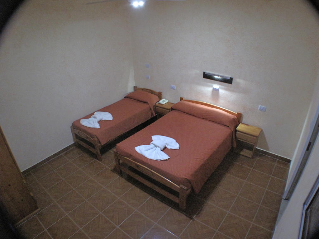Hotel Los Cedros บัวโนสไอเรส ภายนอก รูปภาพ