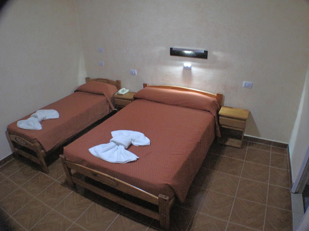Hotel Los Cedros บัวโนสไอเรส ภายนอก รูปภาพ